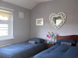 Superb Triple Room near Airport - 4