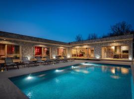 Contemporary Villa Fantazija A Luxurious Retreat in Dicmo, hotel din Dicmo