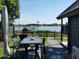 Tiny Haus Auszeit am See, готель у місті Lathum