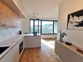 free private Parking, central location, Nuslesky Pivovar sunset balcony home,