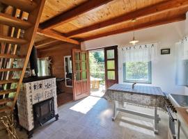 fairy tale cottage on water stream, 30 minutes from South Prague, holiday home in Davle