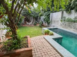 Casa colonial familiar con jardín y piscina en el centro de Asunción - Ideal para grupos