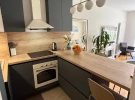 Lake Garden - Cozy Two-Bedroom Apartment with flexible Check-In, Terrace, and Netflix