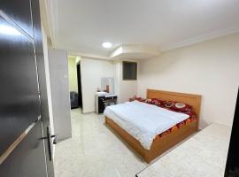 Spacious Fully Furnished Room, hotel in Ajman 