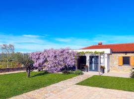 Casa Miranda - family comfort in a quiet area, near the sea, with BBQ and FREE parking