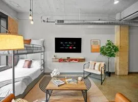 Stunning Downtown Apartment with Pool, Laundry, Parking