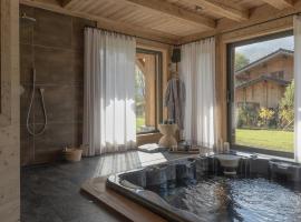 Luxury Alpine Chalet In Samoëns, hotel in Samoëns