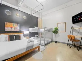 Stunning Downtown Apartment with Pool, Laundry, Parking