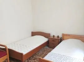 Room for 2 in a dormitory 5' from metro