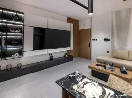 Delmar Luxury 2BR Apartment 5