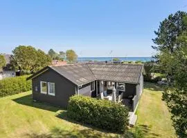 3 Bedroom Beautiful Home In Hesselager