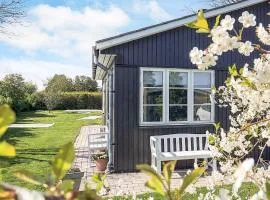 Cozy Summer House Near Ore Strand