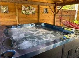 Gwada-Zen-Breizh 3 hébergements au choix 1 avec piscine privée, 1 avec jacuzzi privé, 1 simple sans piscine ni jacuzzi