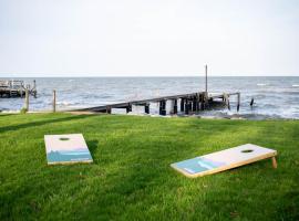 Waterfront Lux Cottage With Amazing Views Near DC, Cottage in North Beach