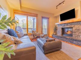 Stunning 2bd hot tub walking distance to downtown, apartment in Canmore