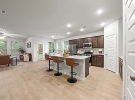 Luxurious 4 Bed Duplex Getaway!