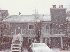 New Management - Collingwood Getaway, hotel em Collingwood