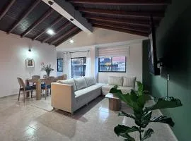 Traditional Charm minutes from Provenza with AC