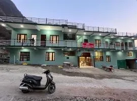 Hotel new yamuna Putra