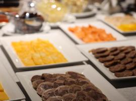 Loren Hotel, hotel cerca de Aeropuerto Internacional de Taskent - TAS, Tashkent