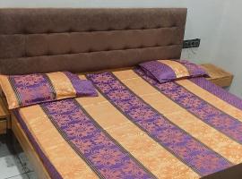 Shree Hariraj Guest House, hotel di Vapi