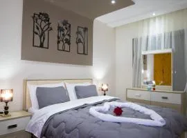 R106- Amazing & Colourful Apartment near High Speed Train Station