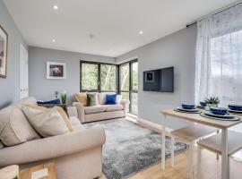 City Line Apartment 5, hotel v destinaci Carnmoney