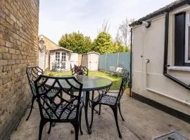 Comfortable 3 bed near Southend Pass the Keys