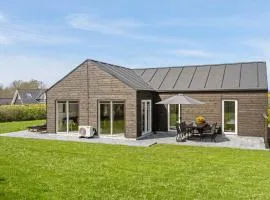 Cozy Home In Frørup With Jacuzzi