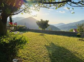 Guest House Nino's, hotel v destinaci Zhaban