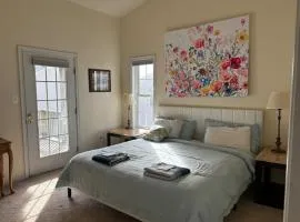 Maple Lawn Gem -sunny townhouse 3 bedrooms