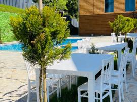 Akhalsheni House, cabin in Batumi