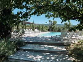 Les Maisons De Chante Oiseau, hotel v destinaci Sigonce