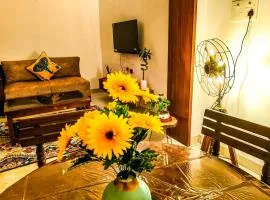 VERY Posh FF 2BHK - Heart of Py -2KM to Main Beach