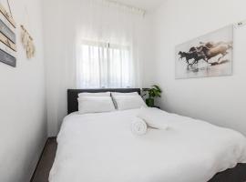 סוויטת מול הבניאס, hotel i Kibbutz Snir