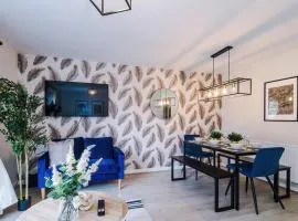 Walk to JLR 3 BDR Driveway for 2 - Airport - 5 Beds- 3 WC-Speke Boulevard-South Liverpool-Sleeps 9 - Fully Equipped Home - Longer Stays Available Lower - Regular Work Stays Welcome - ARZ Stays