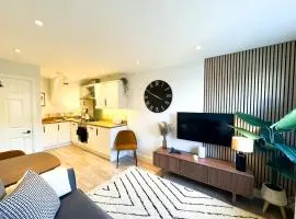 Stylish apartment 1 min to town centre and harbour