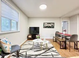 Cosy Romantic Stay in Richmond Hill Central Location- FREE PARKING & INTERNET