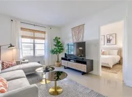 Contemporary chic, next to the beach - 1 Bedroom