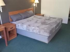 King Bed Hotel Studio 213, hotel Livingstonban