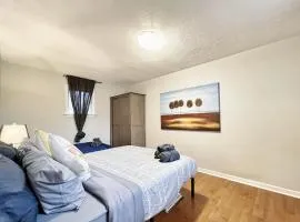 Homestay At Major Mackenzie Drive-CENTRAL LOCATION-WALKING PLAZA