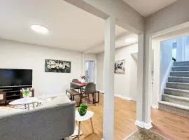 Private Budget Deluxe Room- Next to GO STATION-FREE PARKING-WIFI-