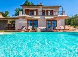 Villa con Piscina immersa nel Verde - Montecarlo - Horizonte Selections