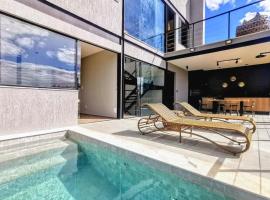 Lux 28 - Casa moderna piscina aquecida e vista، فندق في تيريسوبوليس