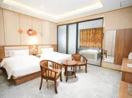 Home me Hotel Makati