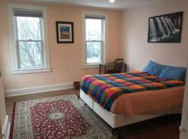 Comfortable 3 Bedroom Apartment 30 Minutes to New York