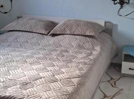 Manan Guesthouse, hotel em Chʼkalovka