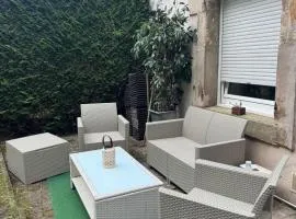 200 m centre ville maison mitoyenne avec place de parking gratuite