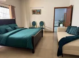 Family Friendly 2-Bedroom Home Upper Portion with Parking