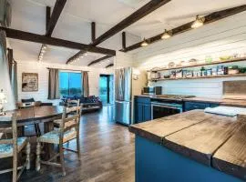 The Joshua Tree Outpost + Hot Tub